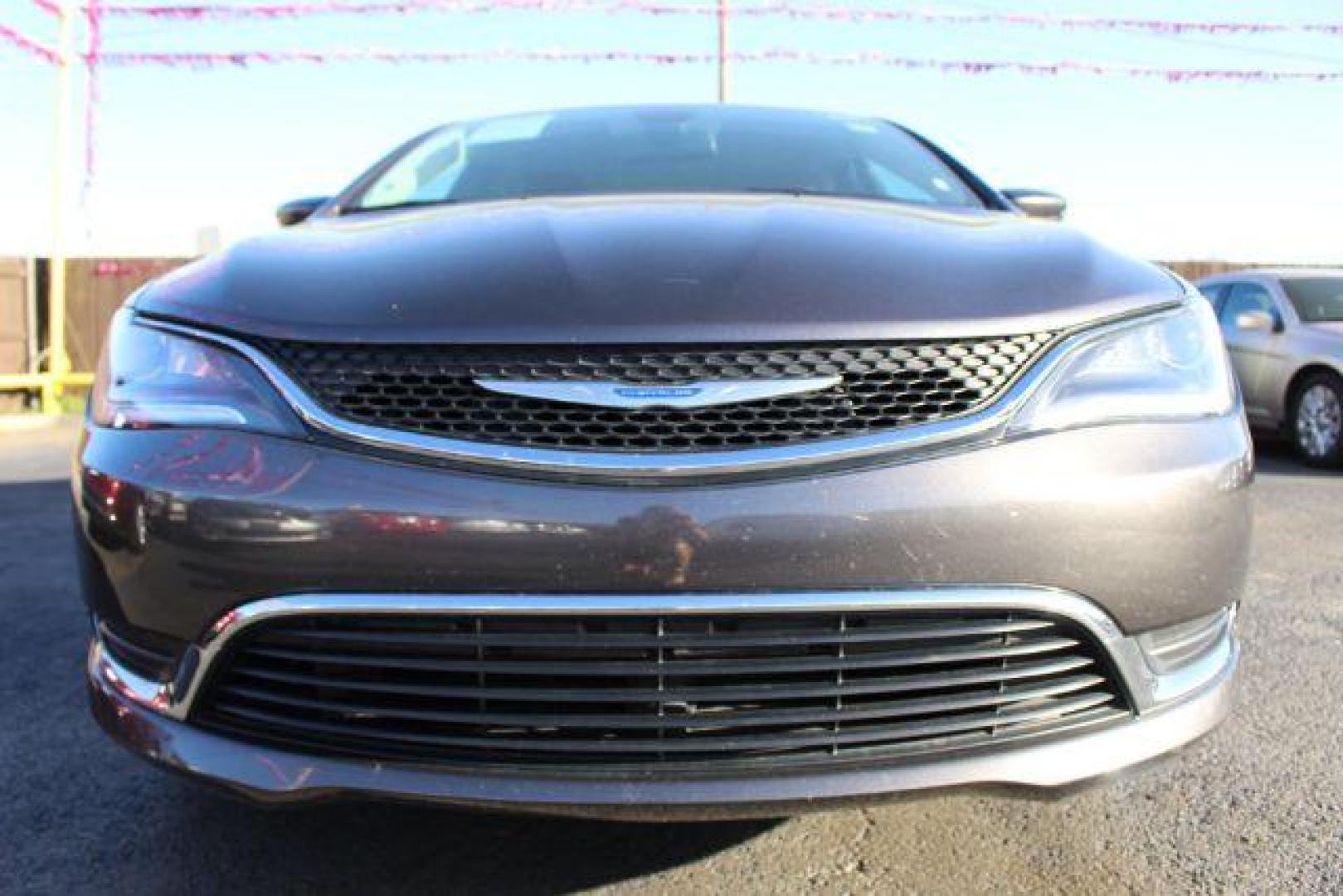 2015 GRAY Chrysler 200 Limited (1C3CCCAB8FN) with an 2.4L L4 DOHC 16V engine, 9-Speed Automatic transmission, located at 2715 W Pioneer Pkwy, Arlington, TX, 76013, (817) 265-9009, 32.710262, -97.153236 - Photo#3