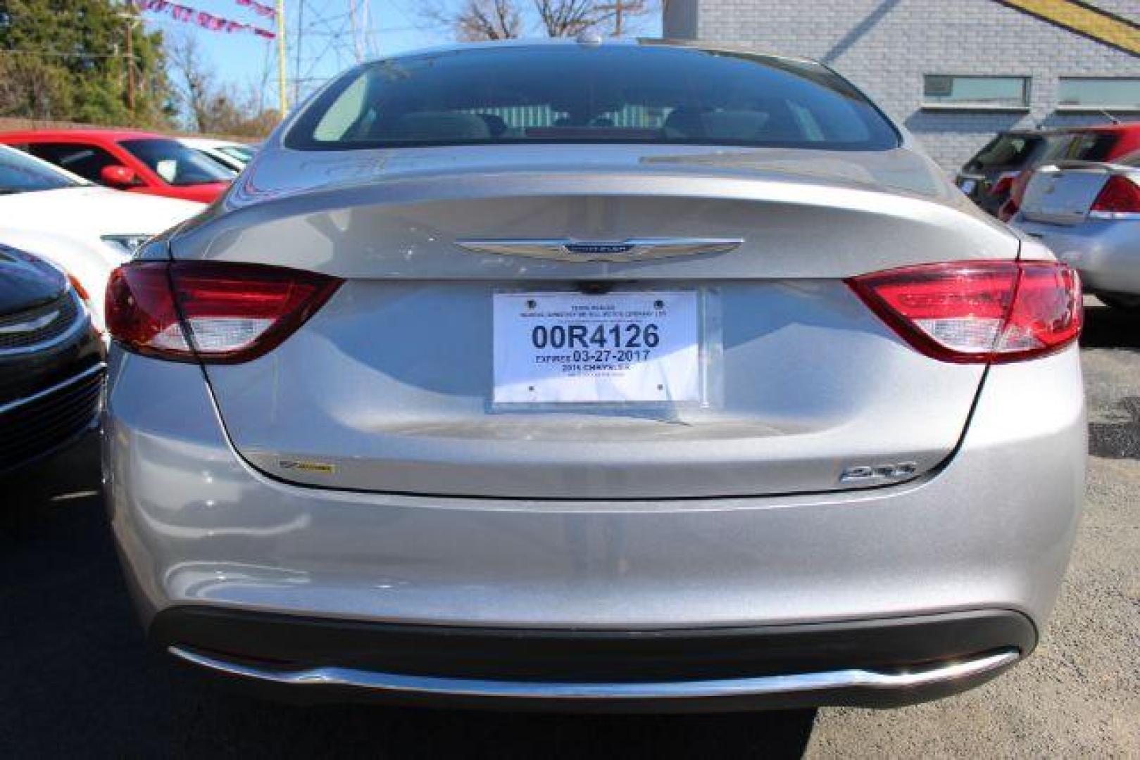 2016 GRAY Chrysler 200 Limited (1C3CCCAB6GN) with an 2.4L L4 DOHC 16V engine, 9-Speed Automatic transmission, located at 2715 W Pioneer Pkwy, Arlington, TX, 76013, (817) 265-9009, 32.710262, -97.153236 - Photo#6