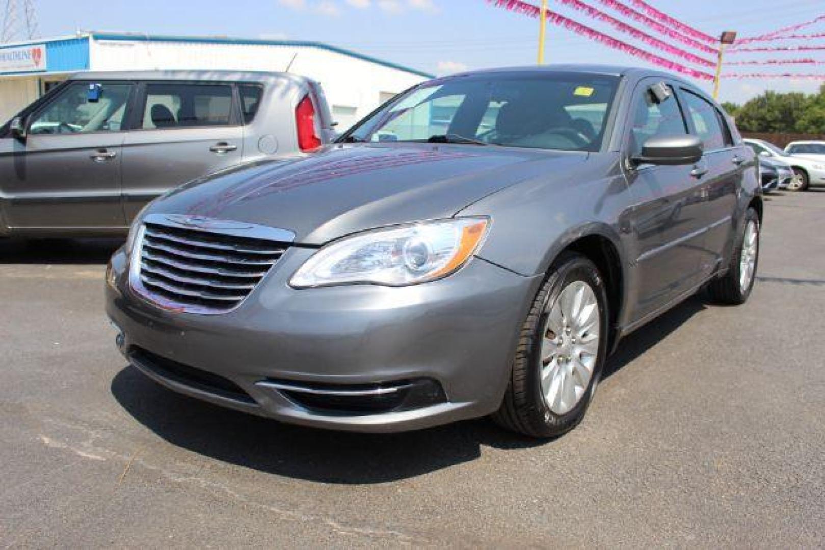 2013 GRAY Chrysler 200 LX (1C3CCBAB5DN) with an 2.4L L4 DOHC 16V engine, 6-Speed Automatic transmission, located at 2715 W Pioneer Pkwy, Arlington, TX, 76013, (817) 265-9009, 32.710262, -97.153236 - Photo#2