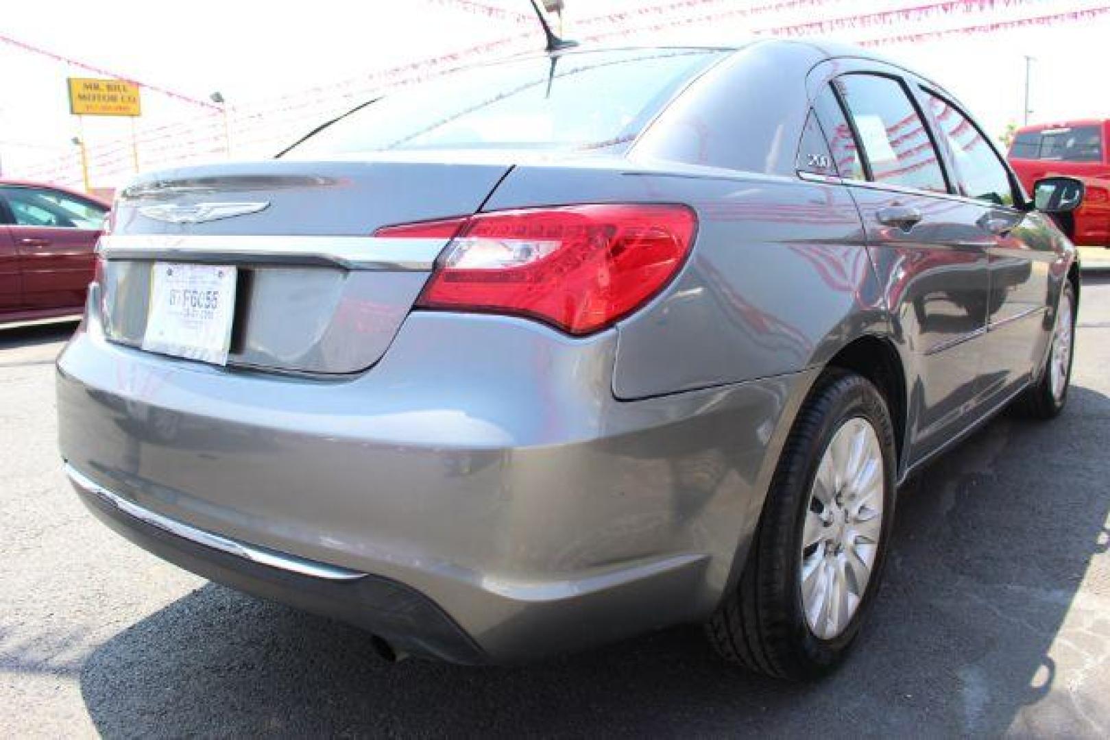 2013 GRAY Chrysler 200 LX (1C3CCBAB5DN) with an 2.4L L4 DOHC 16V engine, 6-Speed Automatic transmission, located at 2715 W Pioneer Pkwy, Arlington, TX, 76013, (817) 265-9009, 32.710262, -97.153236 - Photo#5