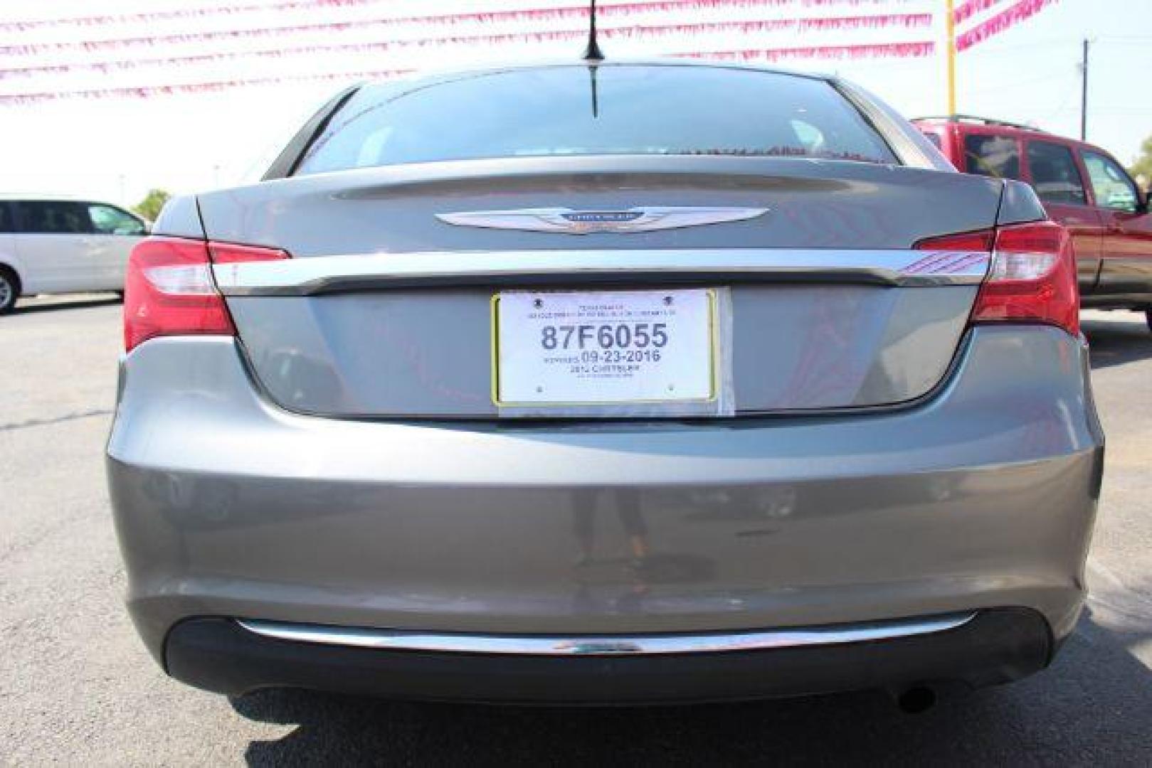 2013 GRAY Chrysler 200 LX (1C3CCBAB5DN) with an 2.4L L4 DOHC 16V engine, 6-Speed Automatic transmission, located at 2715 W Pioneer Pkwy, Arlington, TX, 76013, (817) 265-9009, 32.710262, -97.153236 - Photo#6