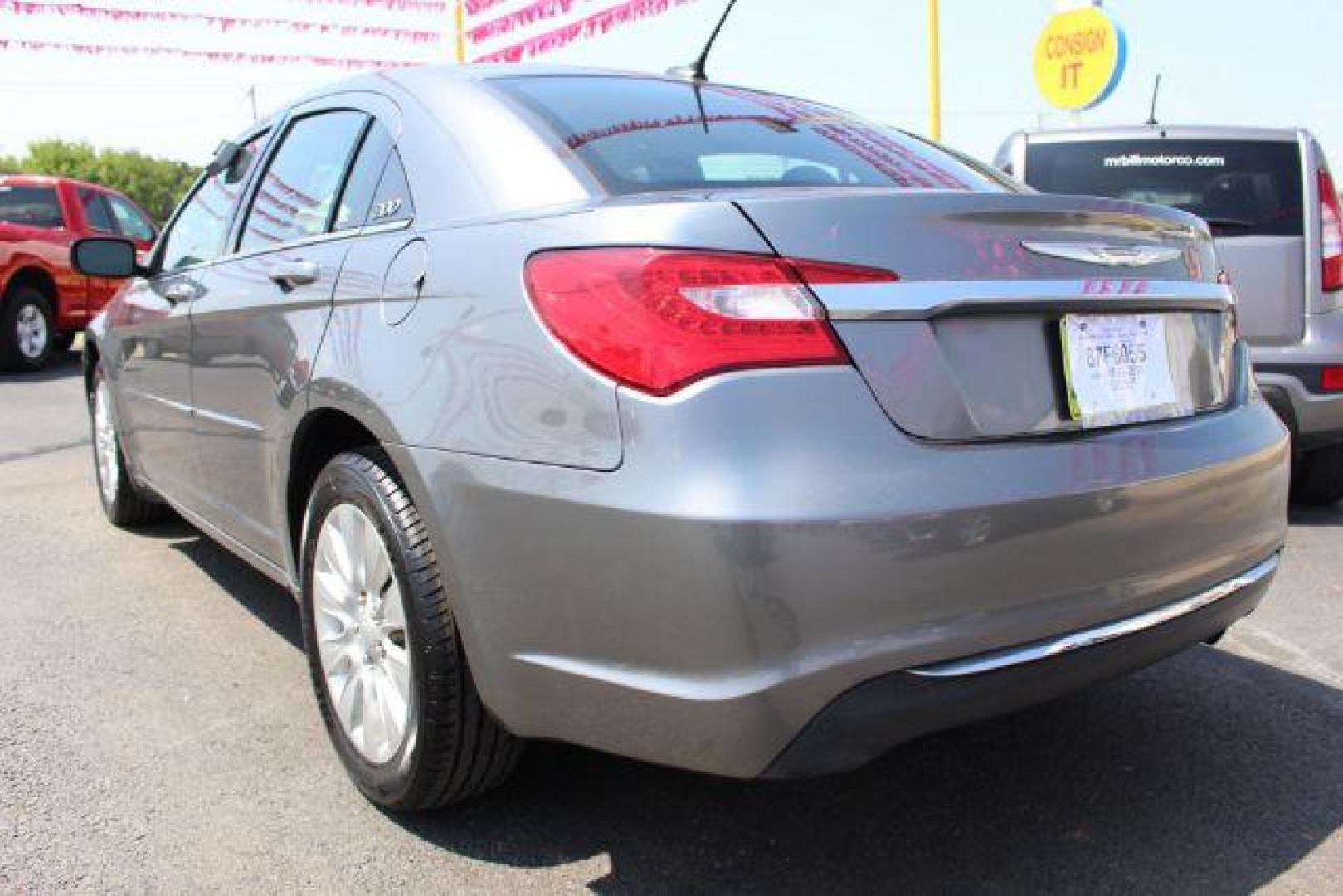 2013 GRAY Chrysler 200 LX (1C3CCBAB5DN) with an 2.4L L4 DOHC 16V engine, 6-Speed Automatic transmission, located at 2715 W Pioneer Pkwy, Arlington, TX, 76013, (817) 265-9009, 32.710262, -97.153236 - Photo#7