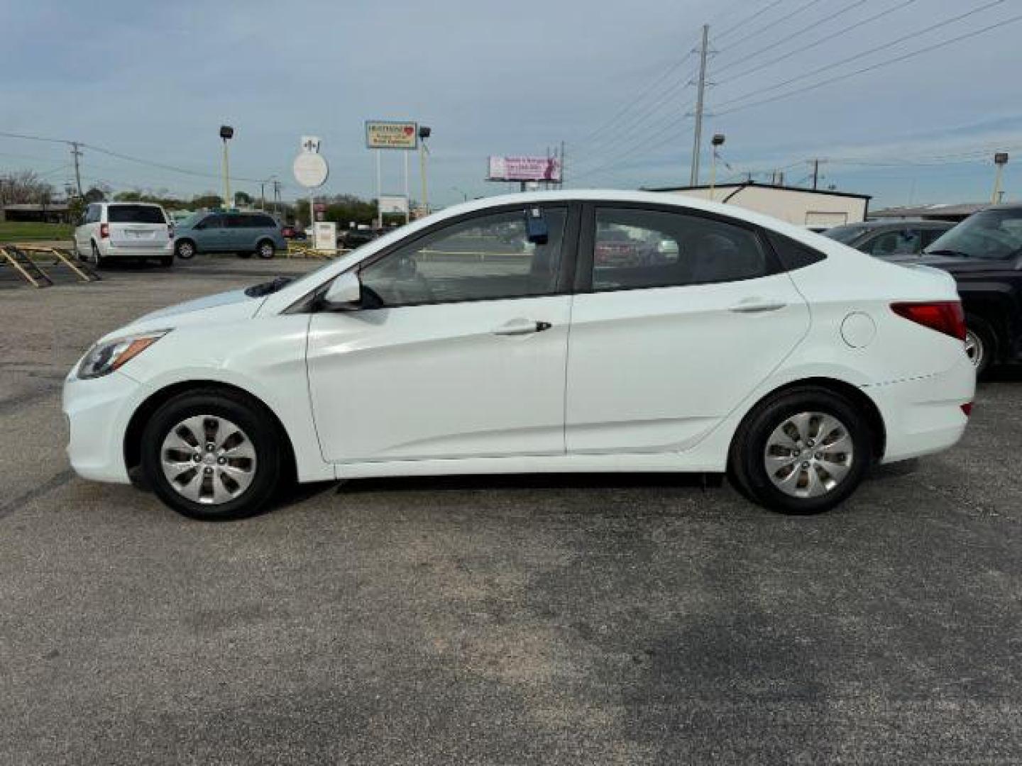 2016 WHITE Hyundai Accent SE 4-Door 6A (KMHCT4AE9GU) with an 1.6L L4 DOHC 16V engine, 6-Speed Automatic transmission, located at 2715 W Pioneer Pkwy, Arlington, TX, 76013, (817) 265-9009, 32.710262, -97.153236 - Photo#2