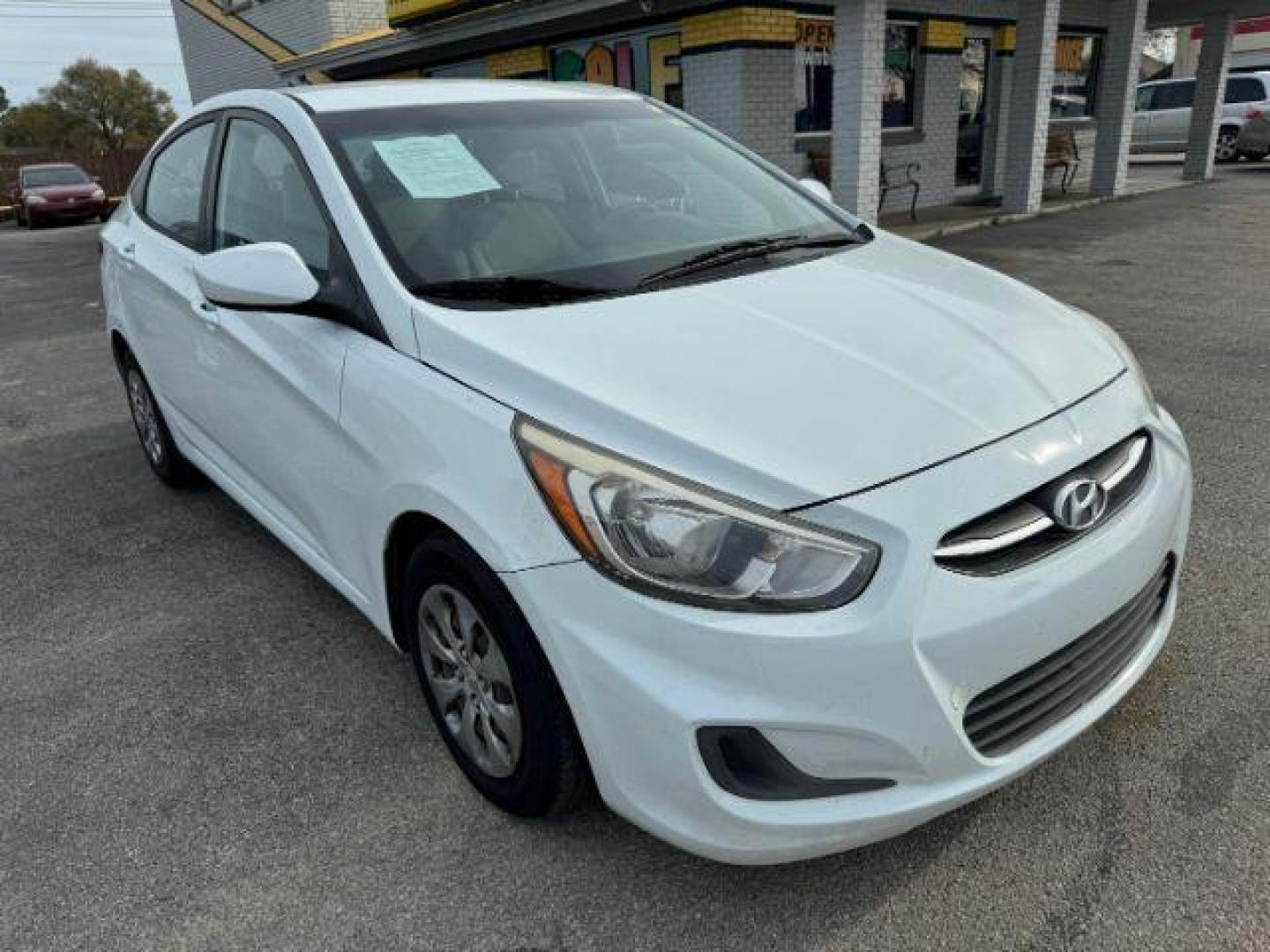 2016 WHITE Hyundai Accent SE 4-Door 6A (KMHCT4AE9GU) with an 1.6L L4 DOHC 16V engine, 6-Speed Automatic transmission, located at 2715 W Pioneer Pkwy, Arlington, TX, 76013, (817) 265-9009, 32.710262, -97.153236 - Photo#5