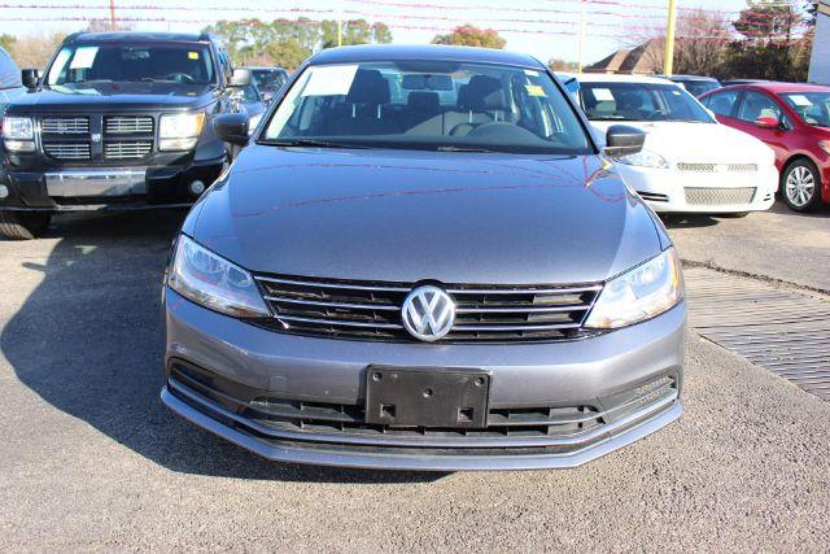 2015 GRAY VOLKSWAGEN JETTA . (3VW2K7AJ3FM) , located at 2715 W Pioneer Pkwy, Arlington, TX, 76013, (817) 265-9009, 32.710262, -97.153236 - Photo#3