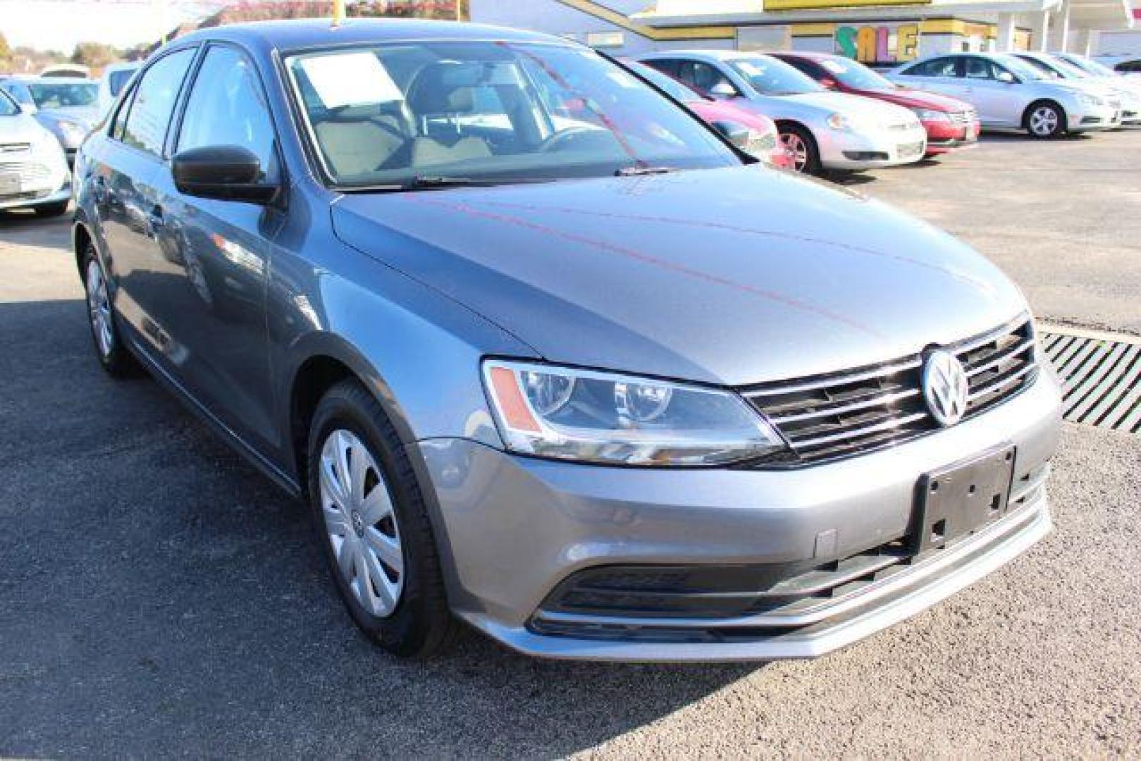 2015 GRAY VOLKSWAGEN JETTA . (3VW2K7AJ3FM) , located at 2715 W Pioneer Pkwy, Arlington, TX, 76013, (817) 265-9009, 32.710262, -97.153236 - Photo#4