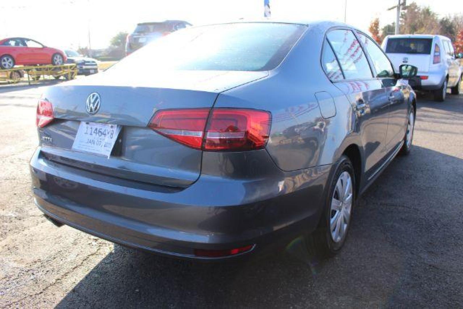 2015 GRAY VOLKSWAGEN JETTA . (3VW2K7AJ3FM) , located at 2715 W Pioneer Pkwy, Arlington, TX, 76013, (817) 265-9009, 32.710262, -97.153236 - Photo#5