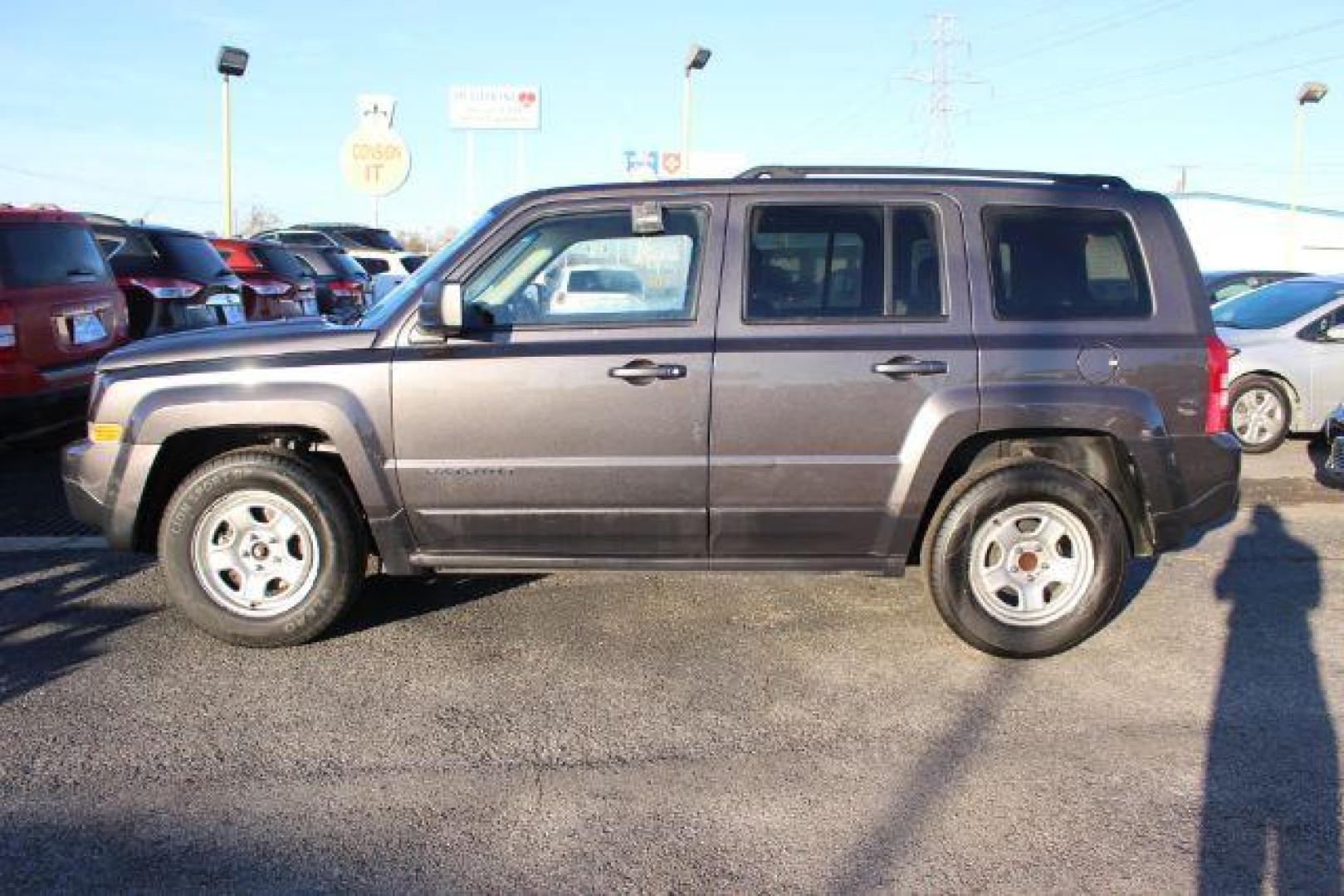 2016 Gray Jeep Patriot Sport 2WD (1C4NJPBB3GD) with an 2.4L L4 DOHC 16V engine, located at 2715 W Pioneer Pkwy, Arlington, TX, 76013, (817) 265-9009, 32.710262, -97.153236 - Photo#1