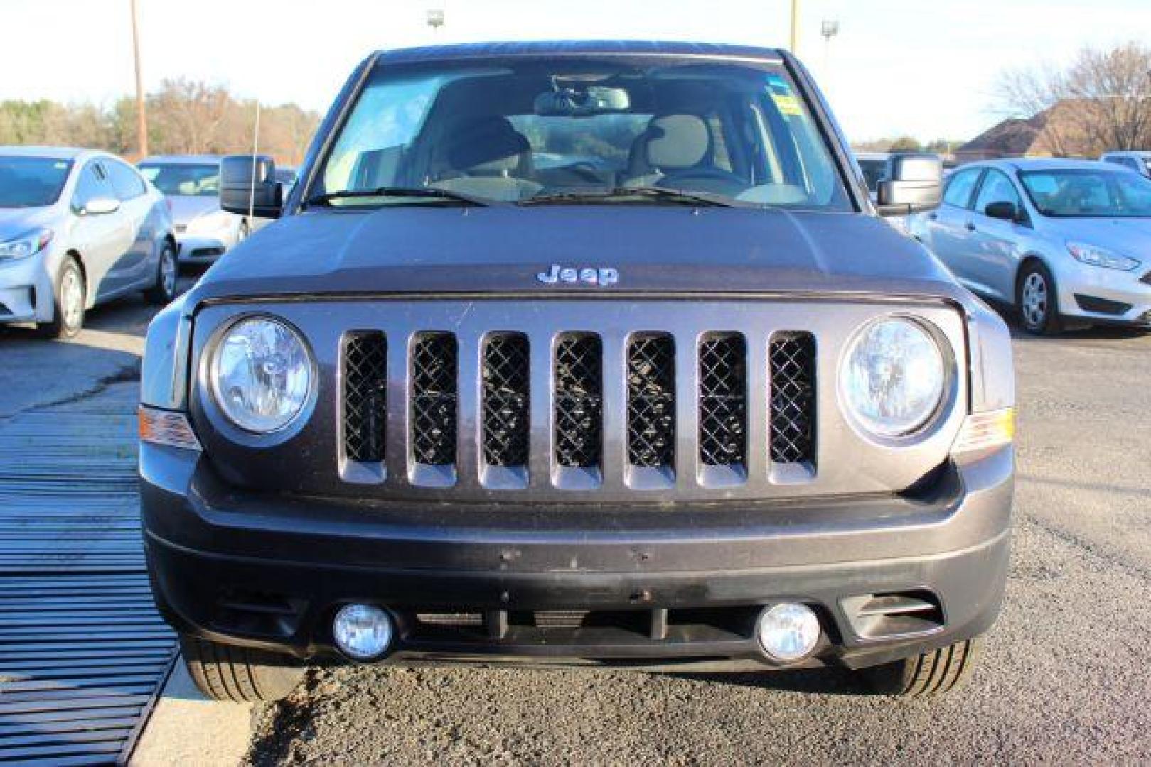 2016 Gray Jeep Patriot Sport 2WD (1C4NJPBB3GD) with an 2.4L L4 DOHC 16V engine, located at 2715 W Pioneer Pkwy, Arlington, TX, 76013, (817) 265-9009, 32.710262, -97.153236 - Photo#3