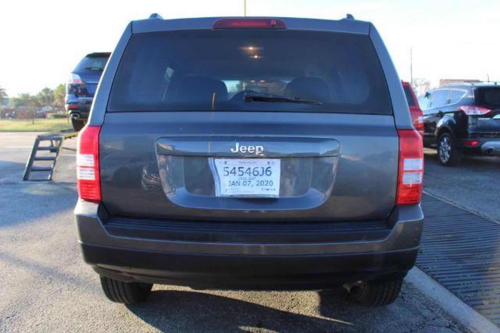 2016 Gray Jeep Patriot Sport 2WD (1C4NJPBB3GD) with an 2.4L L4 DOHC 16V engine, located at 2715 W Pioneer Pkwy, Arlington, TX, 76013, (817) 265-9009, 32.710262, -97.153236 - Photo#6