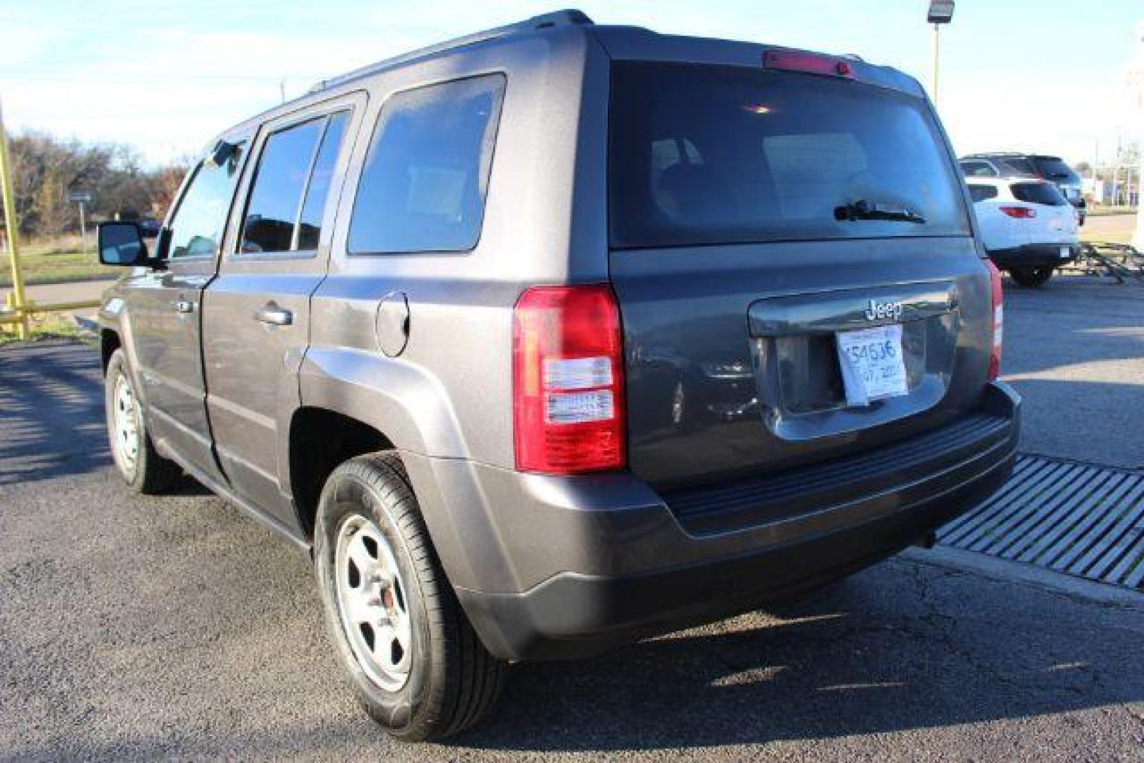 2016 Gray Jeep Patriot Sport 2WD (1C4NJPBB3GD) with an 2.4L L4 DOHC 16V engine, located at 2715 W Pioneer Pkwy, Arlington, TX, 76013, (817) 265-9009, 32.710262, -97.153236 - Photo#7