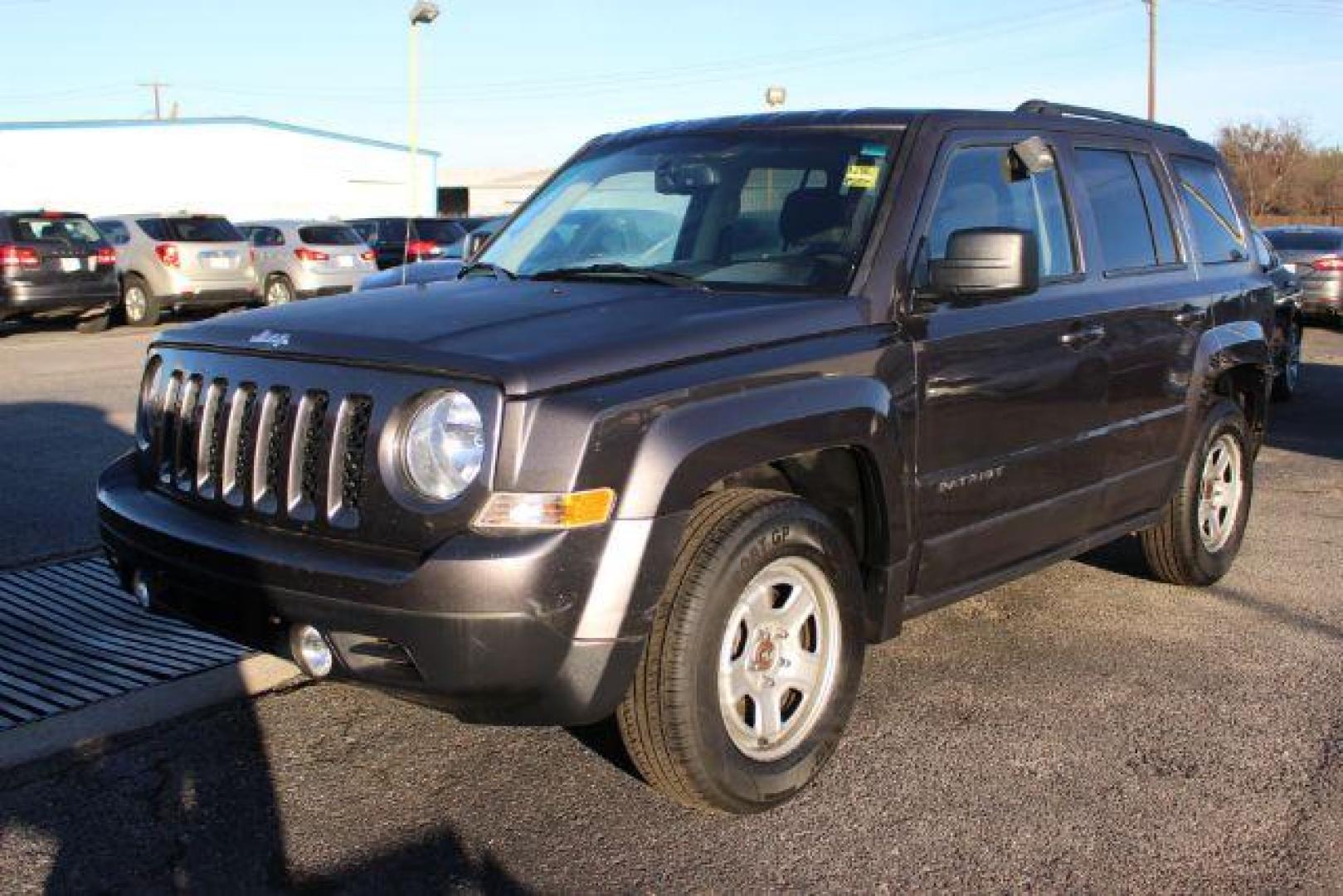 2016 Gray Jeep Patriot Sport 2WD (1C4NJPBB3GD) with an 2.4L L4 DOHC 16V engine, located at 2715 W Pioneer Pkwy, Arlington, TX, 76013, (817) 265-9009, 32.710262, -97.153236 - Photo#2