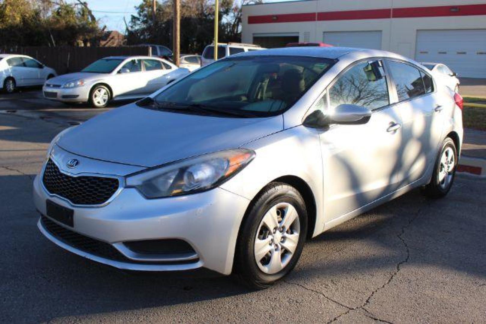 2014 SILVER Kia Forte LX A6 (KNAFK4A64E5) with an 1.8L L4 DOHC 16V engine, 6-Speed Automatic transmission, located at 2715 W Pioneer Pkwy, Arlington, TX, 76013, (817) 265-9009, 32.710262, -97.153236 - Photo#2