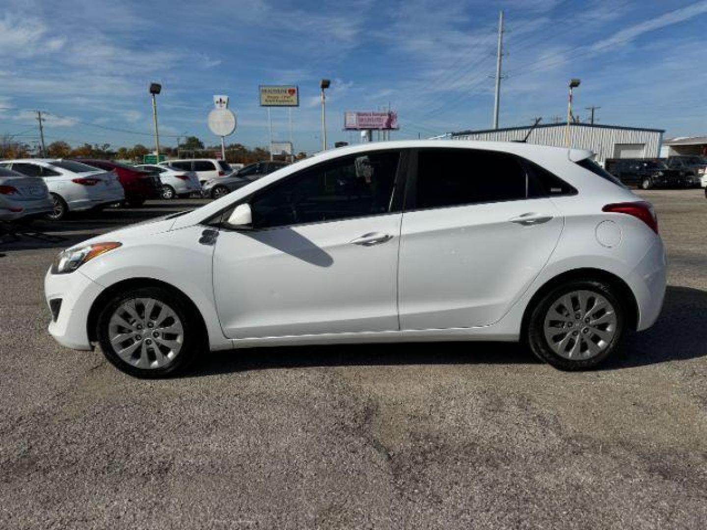 2017 WHITE Hyundai Elantra GT A/T (KMHD35LH2HU) with an 2.0L L4 16V DOHC engine, 6-Speed Automatic transmission, located at 2715 W Pioneer Pkwy, Arlington, TX, 76013, (817) 265-9009, 32.710262, -97.153236 - Photo#1