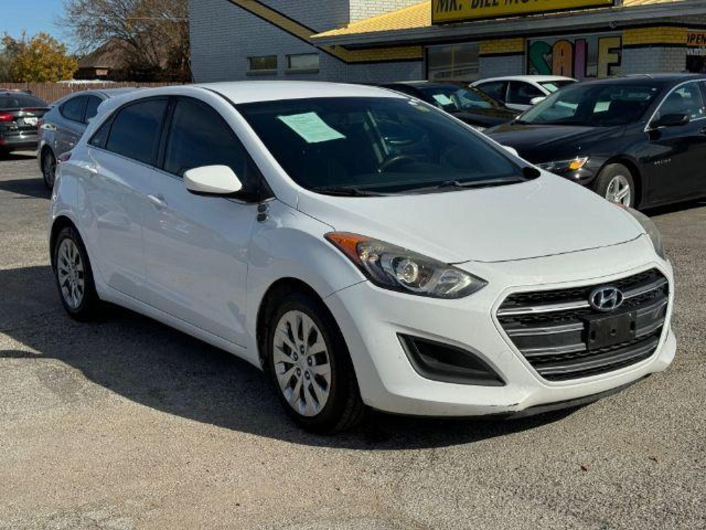 2017 WHITE Hyundai Elantra GT A/T (KMHD35LH2HU) with an 2.0L L4 16V DOHC engine, 6-Speed Automatic transmission, located at 2715 W Pioneer Pkwy, Arlington, TX, 76013, (817) 265-9009, 32.710262, -97.153236 - Photo#4