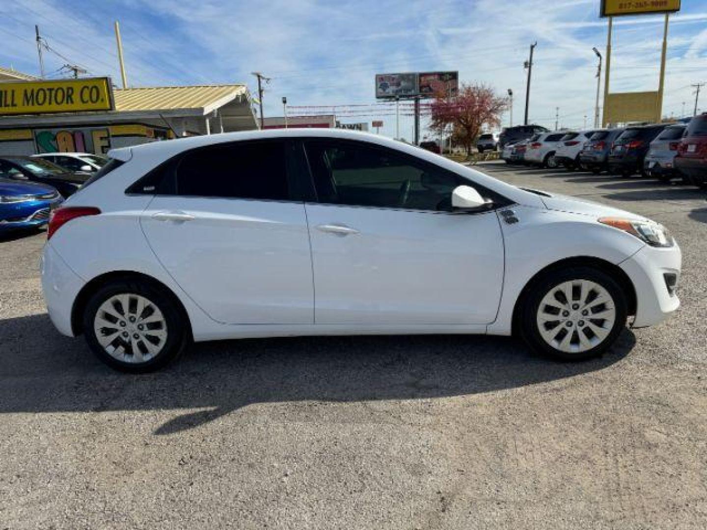 2017 WHITE Hyundai Elantra GT A/T (KMHD35LH2HU) with an 2.0L L4 16V DOHC engine, 6-Speed Automatic transmission, located at 2715 W Pioneer Pkwy, Arlington, TX, 76013, (817) 265-9009, 32.710262, -97.153236 - Photo#5