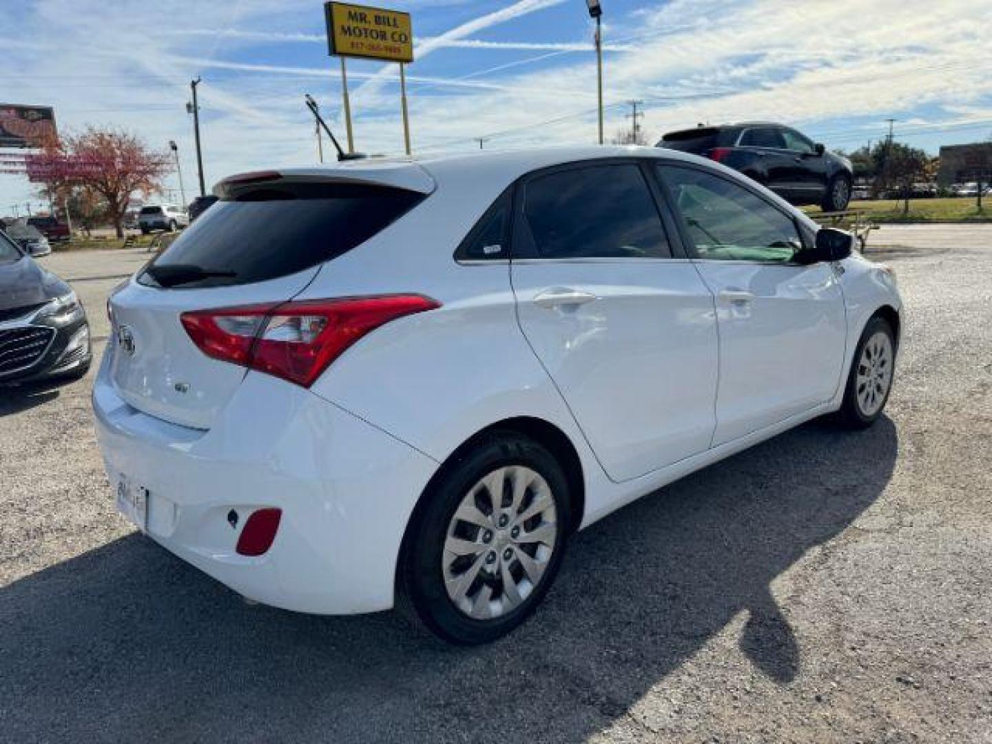 2017 WHITE Hyundai Elantra GT A/T (KMHD35LH2HU) with an 2.0L L4 16V DOHC engine, 6-Speed Automatic transmission, located at 2715 W Pioneer Pkwy, Arlington, TX, 76013, (817) 265-9009, 32.710262, -97.153236 - Photo#6