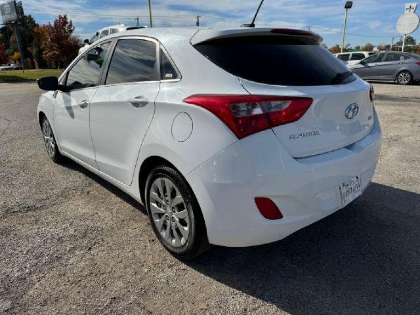 2017 WHITE Hyundai Elantra GT A/T (KMHD35LH2HU) with an 2.0L L4 16V DOHC engine, 6-Speed Automatic transmission, located at 2715 W Pioneer Pkwy, Arlington, TX, 76013, (817) 265-9009, 32.710262, -97.153236 - Photo#8