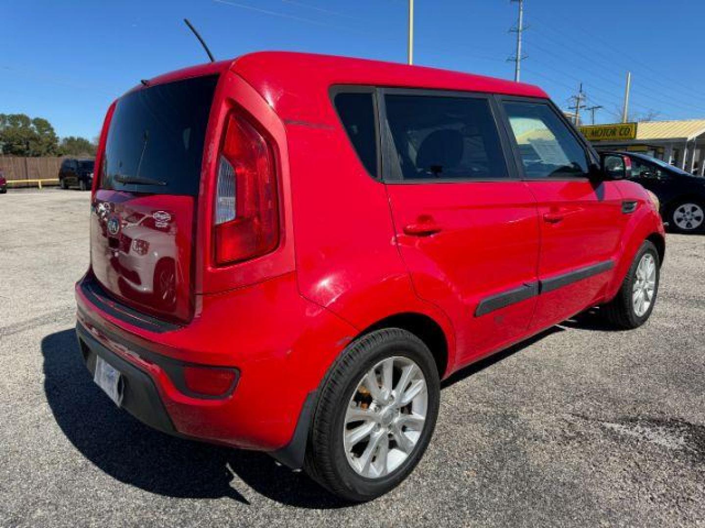 2015 Kia Soul + (KNDJP3A51F7) with an 2.0L L4 DOHC 16V engine, 6-Speed Automatic transmission, located at 2715 W Pioneer Pkwy, Arlington, TX, 76013, (817) 265-9009, 32.710262, -97.153236 - Photo#5