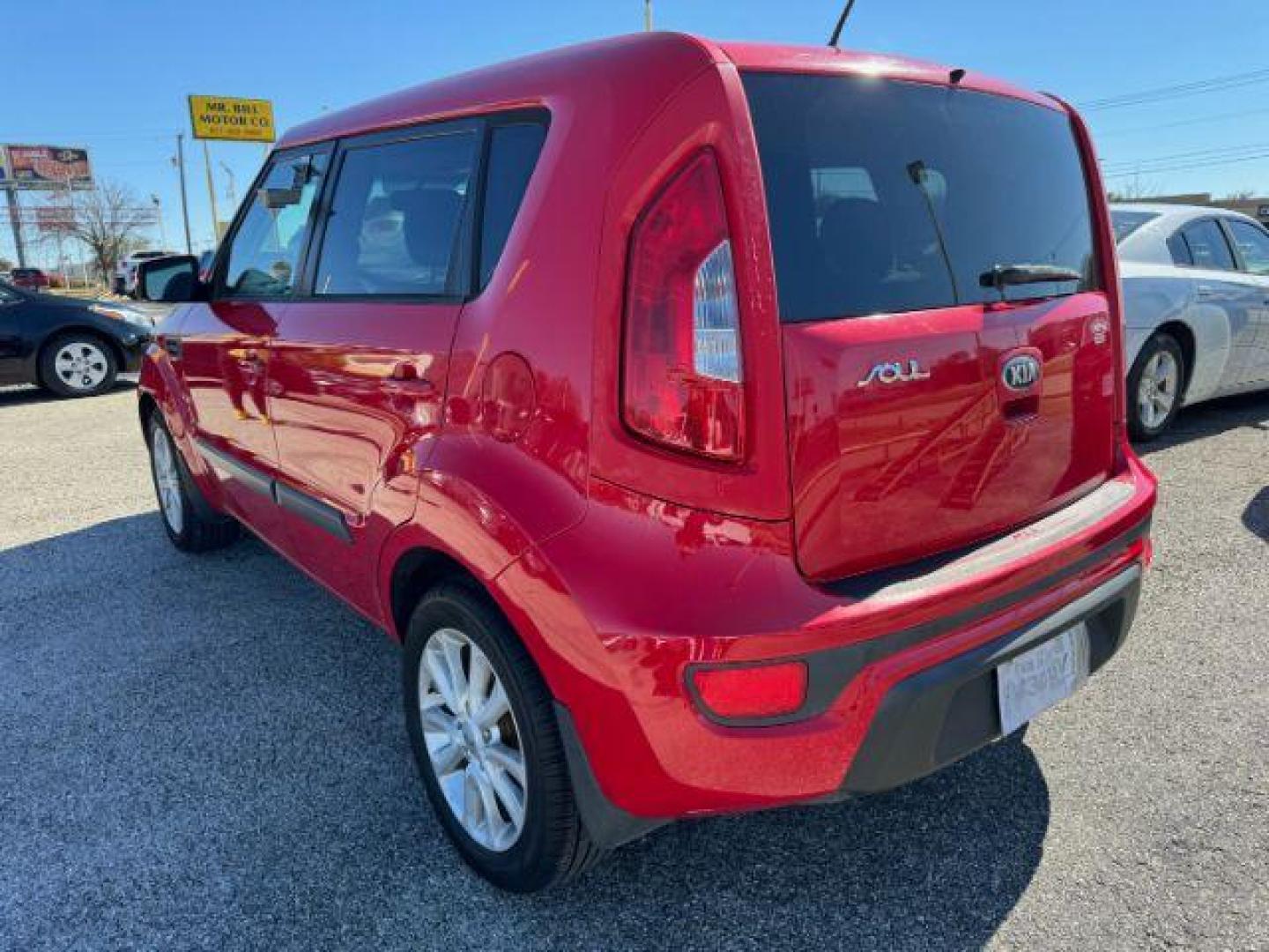 2015 Kia Soul + (KNDJP3A51F7) with an 2.0L L4 DOHC 16V engine, 6-Speed Automatic transmission, located at 2715 W Pioneer Pkwy, Arlington, TX, 76013, (817) 265-9009, 32.710262, -97.153236 - Photo#7