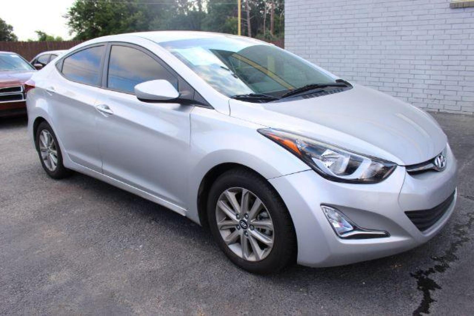 2016 SILVER Hyundai Elantra SE 6AT (5NPDH4AE4GH) with an 1.8L L4 DOHC 16V engine, 6-Speed Automatic transmission, located at 2715 W Pioneer Pkwy, Arlington, TX, 76013, (817) 265-9009, 32.710262, -97.153236 - Photo#4