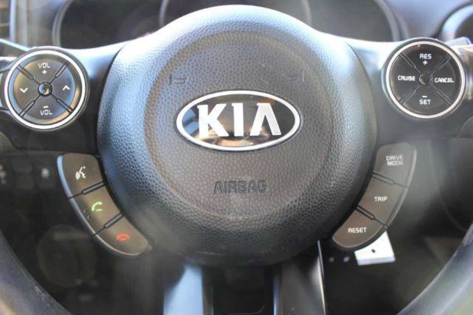 2019 BLACK Kia Soul Base 6A (KNDJN2A2XK7) with an 1.6L L4 DOHC 16V engine, 6-Speed Automatic transmission, located at 2715 W Pioneer Pkwy, Arlington, TX, 76013, (817) 265-9009, 32.710262, -97.153236 - Photo#17