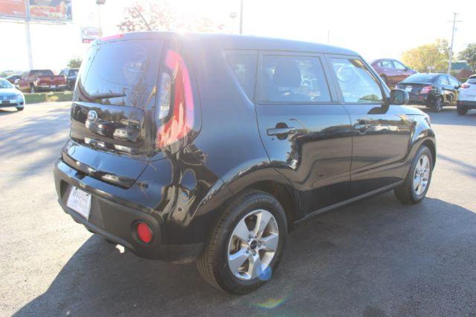 2019 BLACK Kia Soul Base 6A (KNDJN2A2XK7) with an 1.6L L4 DOHC 16V engine, 6-Speed Automatic transmission, located at 2715 W Pioneer Pkwy, Arlington, TX, 76013, (817) 265-9009, 32.710262, -97.153236 - Photo#5