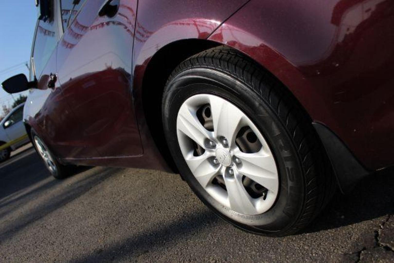 2018 MAROON Kia Forte LX 6A (3KPFK4A72JE) with an 2.0L L4 DOHC 16V engine, 6-Speed Automatic transmission, located at 2715 W Pioneer Pkwy, Arlington, TX, 76013, (817) 265-9009, 32.710262, -97.153236 - Photo#8