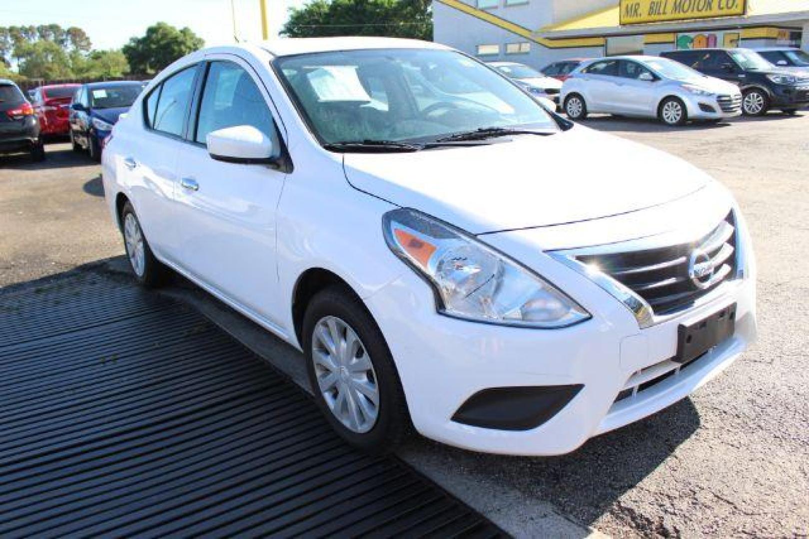 2019 WHITE Nissan Versa 1.6 SV Sedan (3N1CN7AP5KL) with an 1.6L L4 DOHC 16V engine, Continuously Variabl transmission, located at 2715 W Pioneer Pkwy, Arlington, TX, 76013, (817) 265-9009, 32.710262, -97.153236 - Photo#4