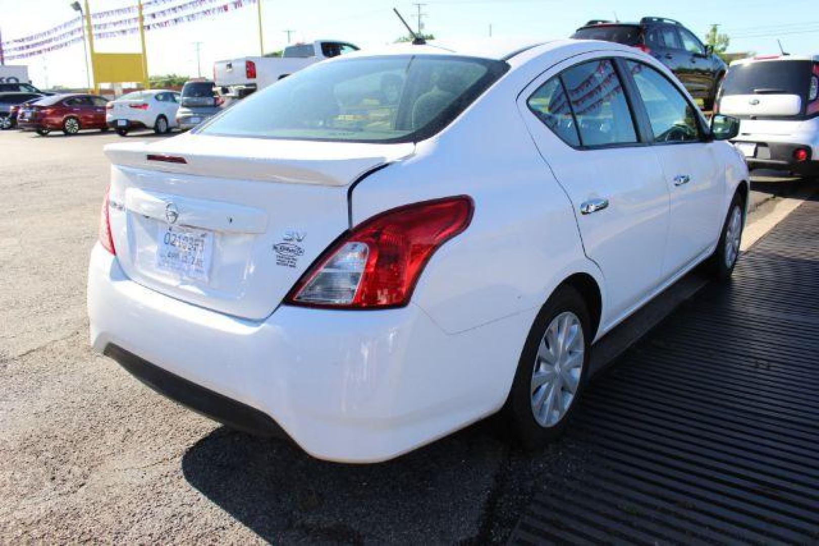 2019 WHITE Nissan Versa 1.6 SV Sedan (3N1CN7AP5KL) with an 1.6L L4 DOHC 16V engine, Continuously Variabl transmission, located at 2715 W Pioneer Pkwy, Arlington, TX, 76013, (817) 265-9009, 32.710262, -97.153236 - Photo#5