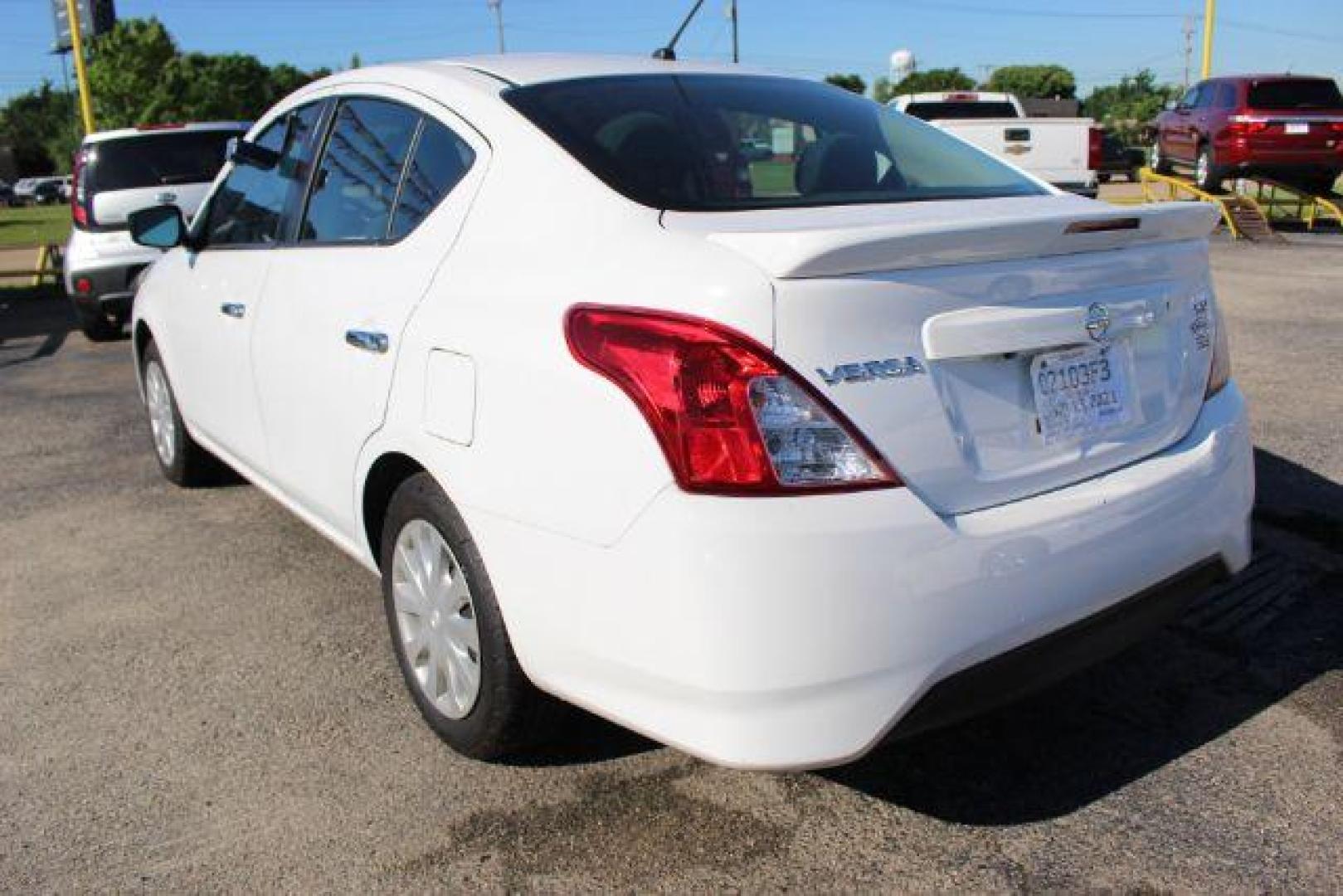 2019 WHITE Nissan Versa 1.6 SV Sedan (3N1CN7AP5KL) with an 1.6L L4 DOHC 16V engine, Continuously Variabl transmission, located at 2715 W Pioneer Pkwy, Arlington, TX, 76013, (817) 265-9009, 32.710262, -97.153236 - Photo#7