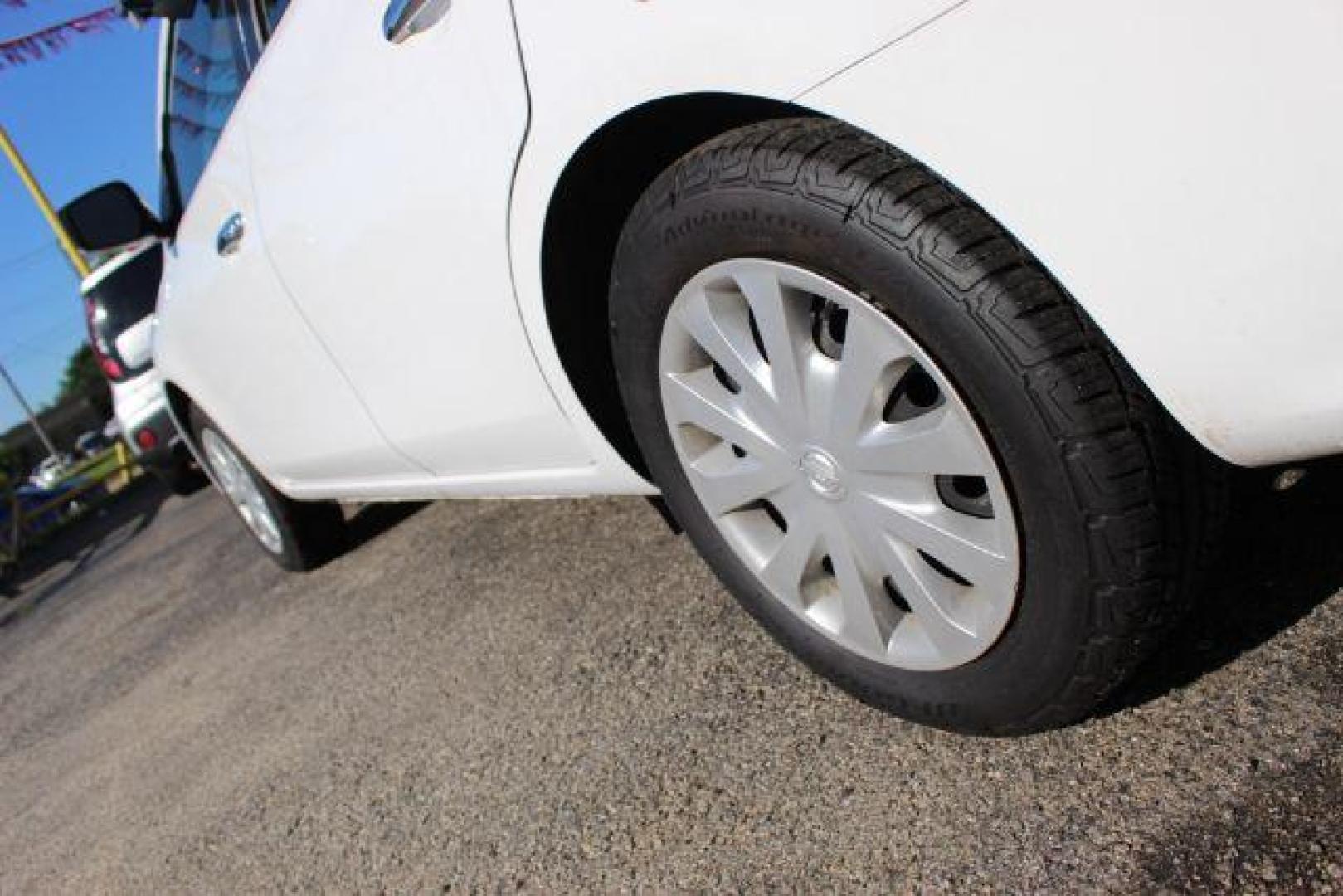 2019 WHITE Nissan Versa 1.6 SV Sedan (3N1CN7AP5KL) with an 1.6L L4 DOHC 16V engine, Continuously Variabl transmission, located at 2715 W Pioneer Pkwy, Arlington, TX, 76013, (817) 265-9009, 32.710262, -97.153236 - Photo#8