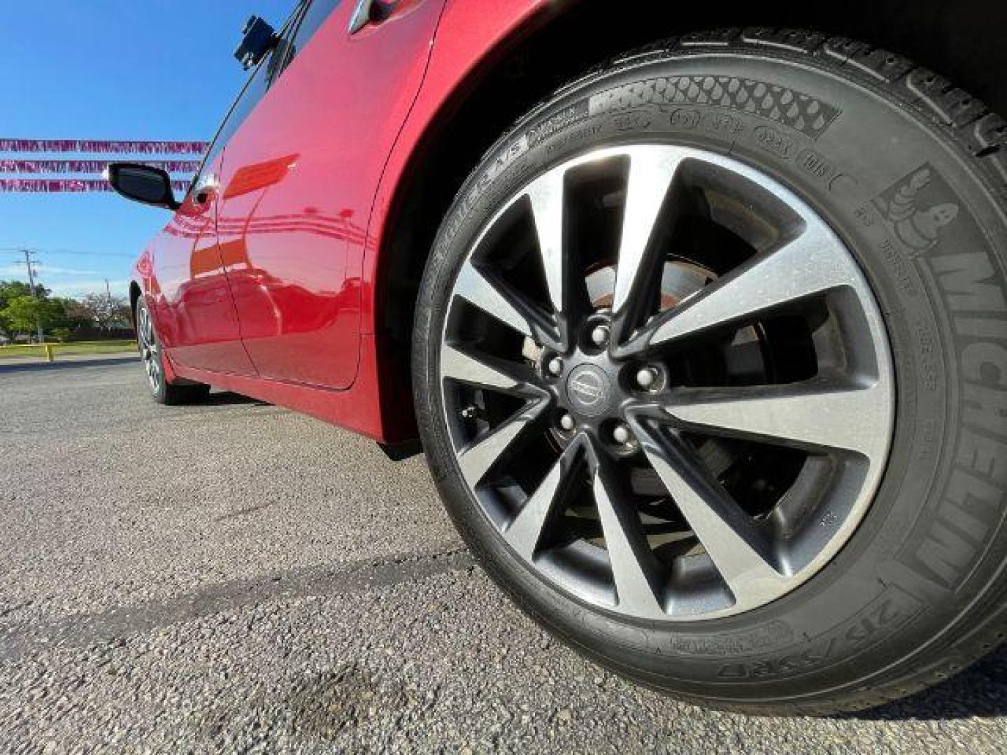 2016 Red Nissan Altima 2.5 SV (1N4AL3AP5GC) with an 2.5L L4 DOHC 16V engine, Continuously Variabl transmission, located at 2715 W Pioneer Pkwy, Arlington, TX, 76013, (817) 265-9009, 32.710262, -97.153236 - Photo#9