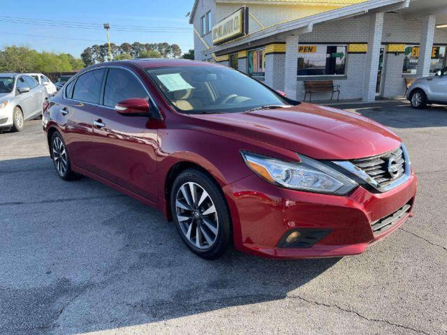 2016 Red Nissan Altima 2.5 SV (1N4AL3AP5GC) with an 2.5L L4 DOHC 16V engine, Continuously Variabl transmission, located at 2715 W Pioneer Pkwy, Arlington, TX, 76013, (817) 265-9009, 32.710262, -97.153236 - Photo#4