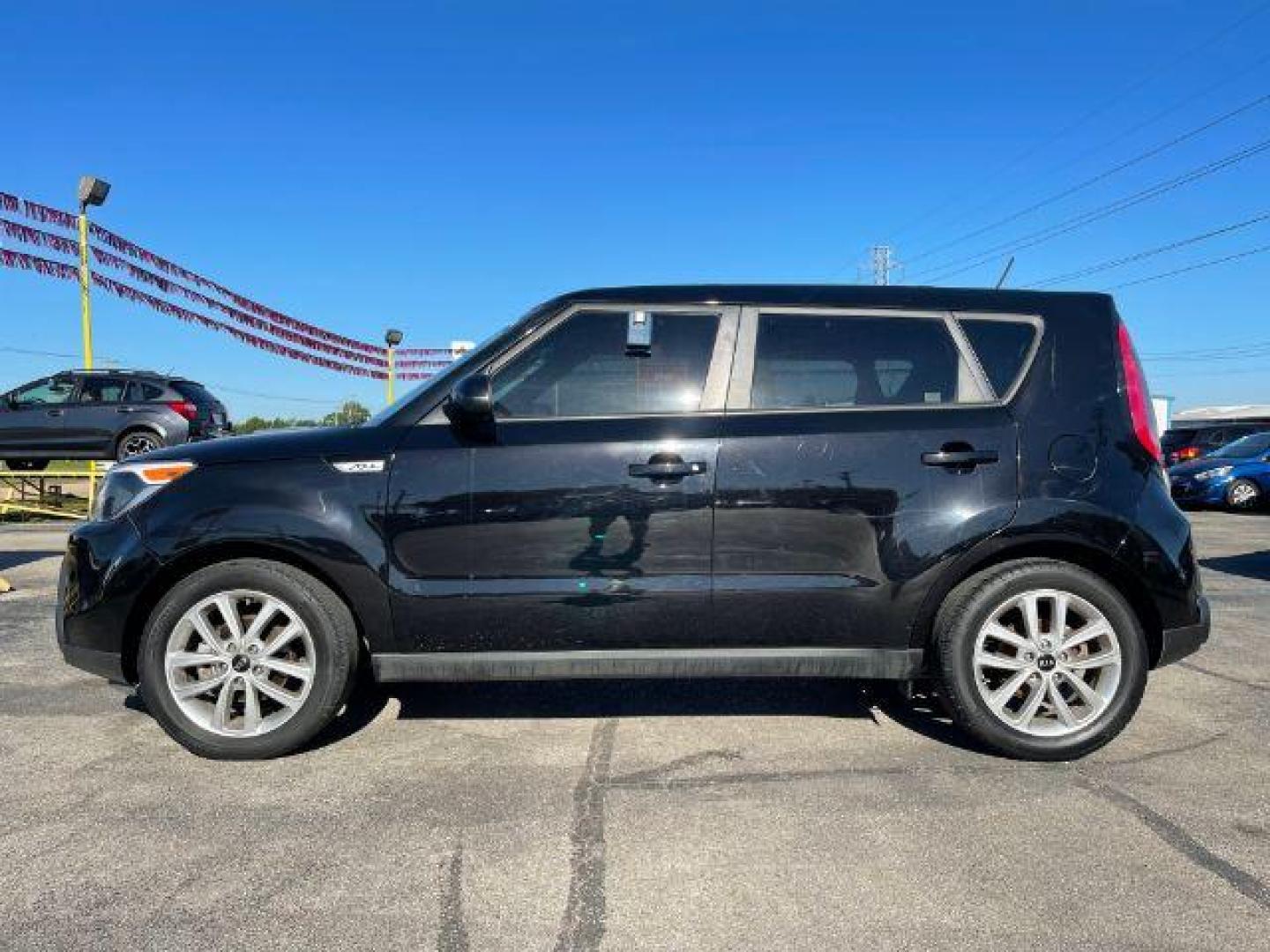 2015 Black Kia Soul Base (KNDJN2A26F7) with an 1.6L L4 DOHC 16V engine, located at 2715 W Pioneer Pkwy, Arlington, TX, 76013, (817) 265-9009, 32.710262, -97.153236 - Photo#1