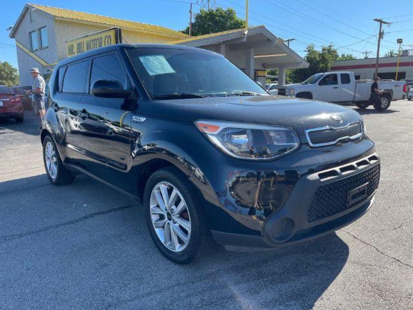 2015 Black Kia Soul Base (KNDJN2A26F7) with an 1.6L L4 DOHC 16V engine, located at 2715 W Pioneer Pkwy, Arlington, TX, 76013, (817) 265-9009, 32.710262, -97.153236 - Photo#4