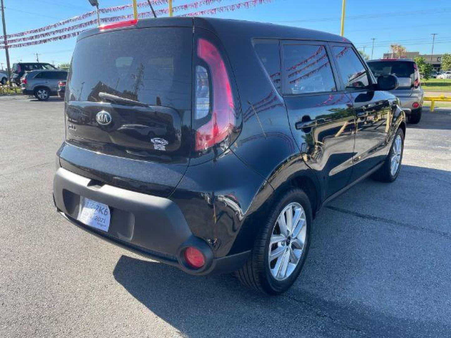 2015 Black Kia Soul Base (KNDJN2A26F7) with an 1.6L L4 DOHC 16V engine, located at 2715 W Pioneer Pkwy, Arlington, TX, 76013, (817) 265-9009, 32.710262, -97.153236 - Photo#6