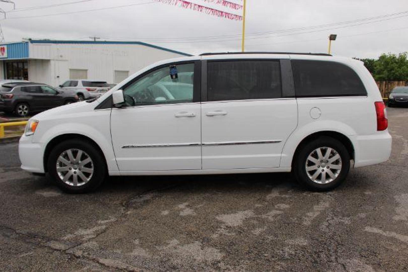 2014 Chrysler Town and Country Touring (2C4RC1BG6ER) with an 3.6L V6 DOHC 24V engine, 6-Speed Automatic transmission, located at 2715 W Pioneer Pkwy, Arlington, TX, 76013, (817) 265-9009, 32.710262, -97.153236 - Photo#1