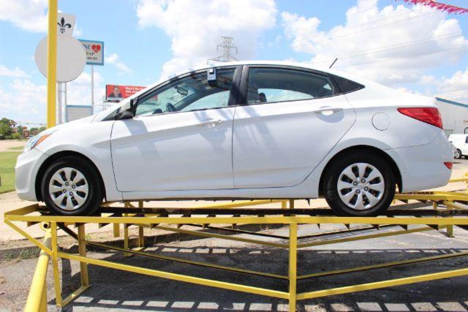 2017 White Hyundai Accent SE 4-Door 6A (KMHCT4AE3HU) with an 1.6L L4 DOHC 16V engine, 6-Speed Automatic transmission, located at 2715 W Pioneer Pkwy, Arlington, TX, 76013, (817) 265-9009, 32.710262, -97.153236 - Photo#1