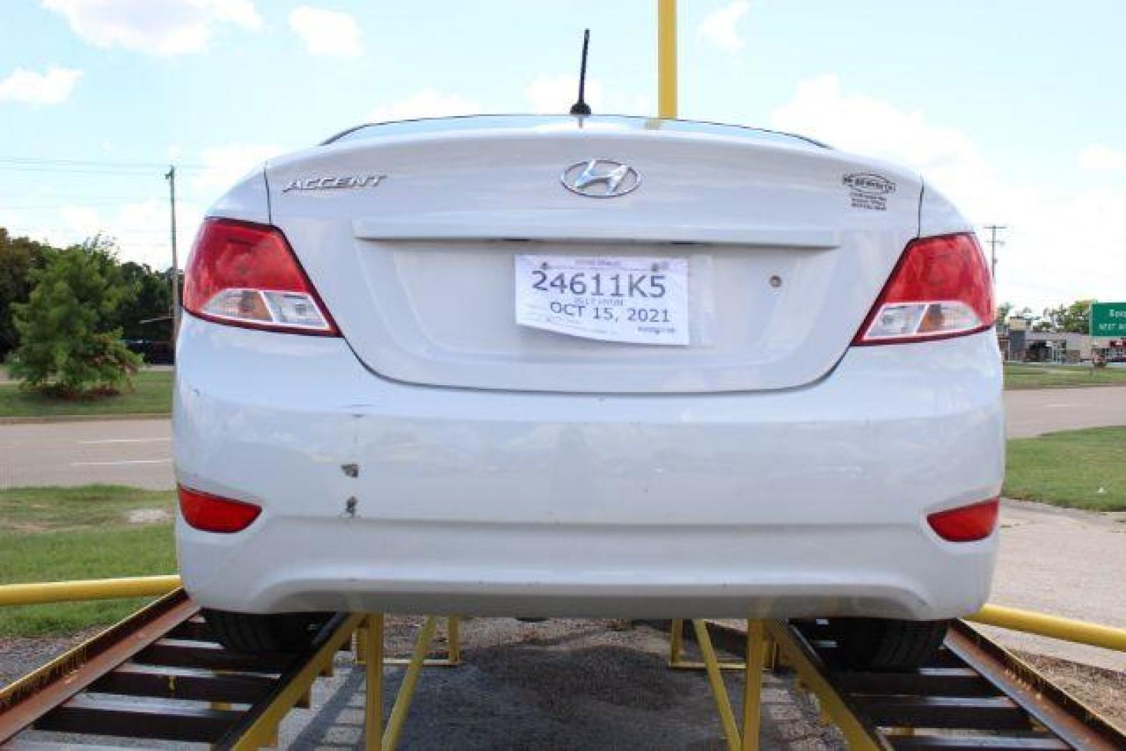 2017 White Hyundai Accent SE 4-Door 6A (KMHCT4AE3HU) with an 1.6L L4 DOHC 16V engine, 6-Speed Automatic transmission, located at 2715 W Pioneer Pkwy, Arlington, TX, 76013, (817) 265-9009, 32.710262, -97.153236 - Photo#6