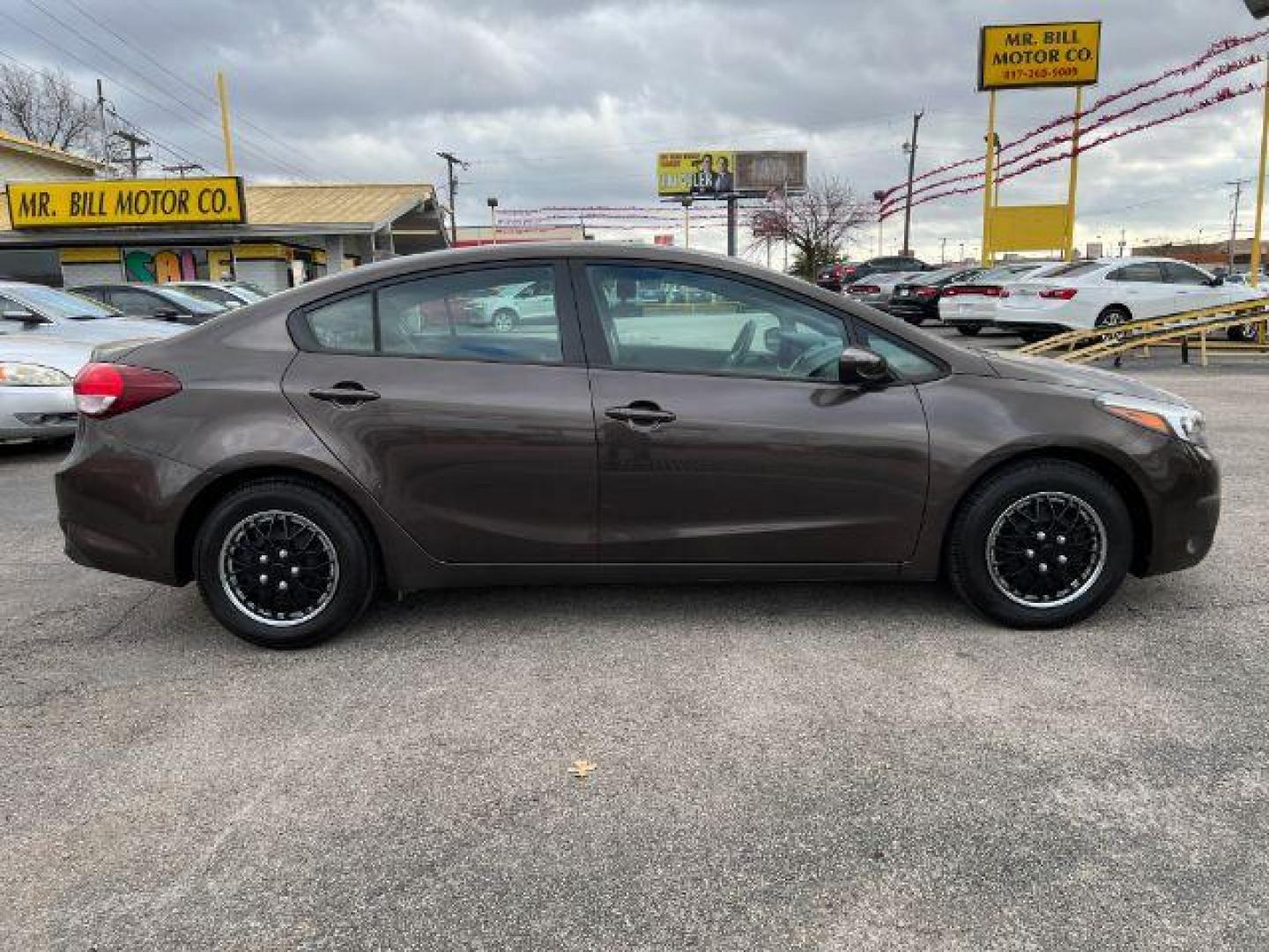 2017 BROWN Kia Forte LX 6A (3KPFK4A77HE) with an 2.0L L4 DOHC 16V engine, 6-Speed Automatic transmission, located at 2715 W Pioneer Pkwy, Arlington, TX, 76013, (817) 265-9009, 32.710262, -97.153236 - Photo#5