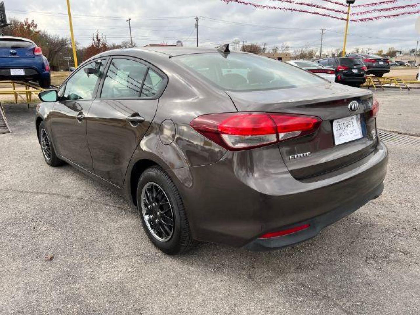 2017 BROWN Kia Forte LX 6A (3KPFK4A77HE) with an 2.0L L4 DOHC 16V engine, 6-Speed Automatic transmission, located at 2715 W Pioneer Pkwy, Arlington, TX, 76013, (817) 265-9009, 32.710262, -97.153236 - Photo#8