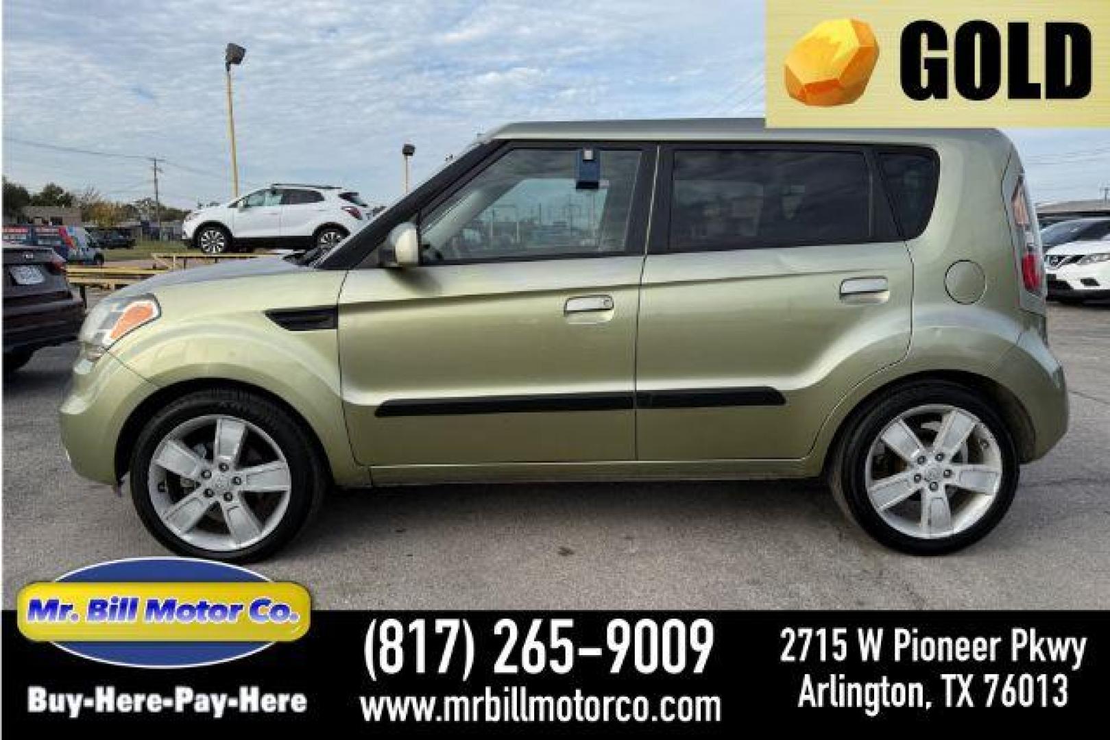 2010 Green Kia Soul ! (KNDJT2A27A7) with an 2.0L L4 DOHC 16V engine, located at 2715 W Pioneer Pkwy, Arlington, TX, 76013, (817) 265-9009, 32.710262, -97.153236 - Photo#0