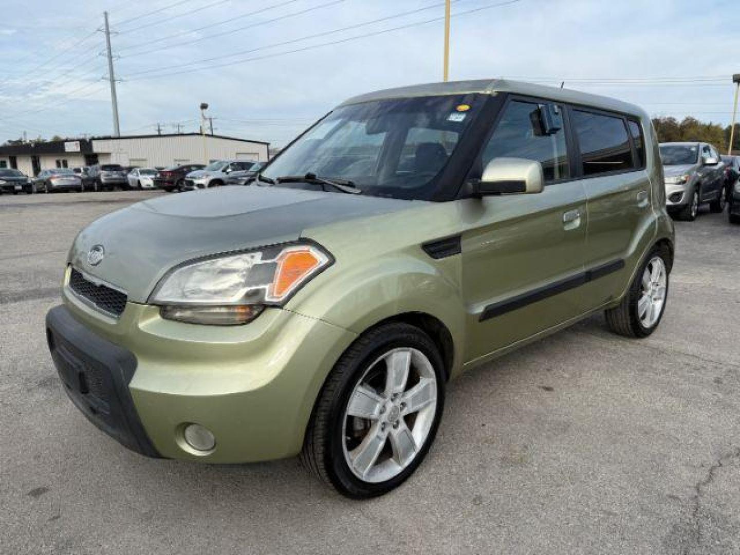 2010 Green Kia Soul ! (KNDJT2A27A7) with an 2.0L L4 DOHC 16V engine, located at 2715 W Pioneer Pkwy, Arlington, TX, 76013, (817) 265-9009, 32.710262, -97.153236 - Photo#3