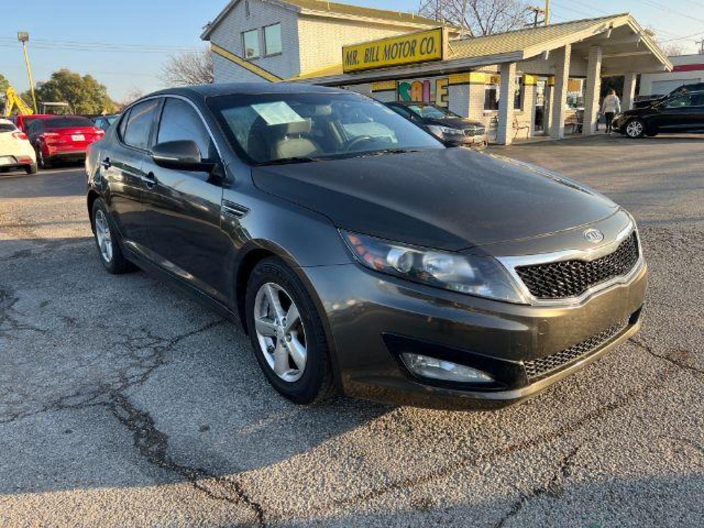 2014 GRAY Kia Optima LX (5XXGM4A76EG) with an 2.4L L4 DOHC 16V engine, 6-Speed Automatic transmission, located at 2715 W Pioneer Pkwy, Arlington, TX, 76013, (817) 265-9009, 32.710262, -97.153236 - Photo#4