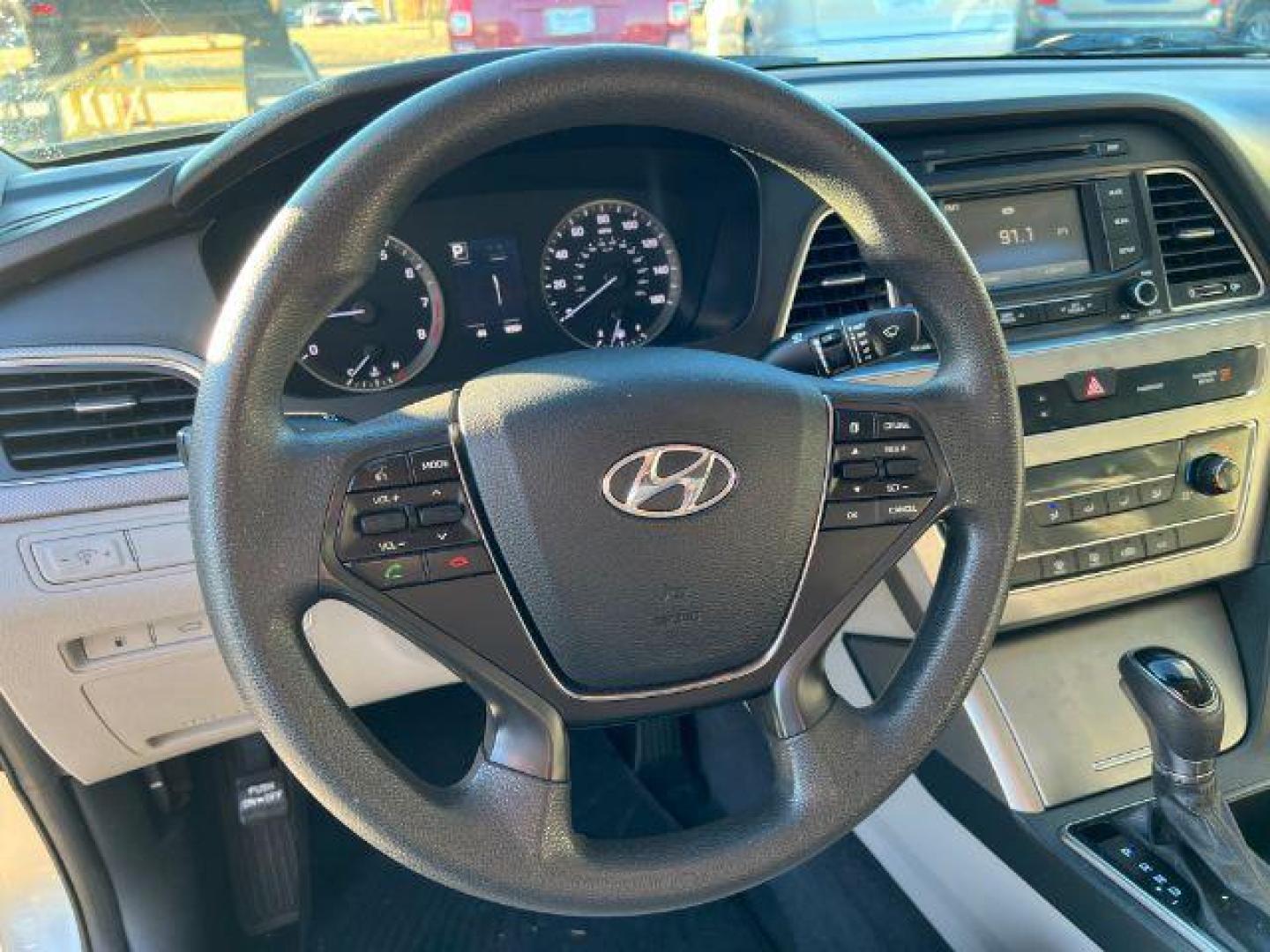 2015 SILVER Hyundai Sonata SE (5NPE24AF0FH) with an 2.4L L4 DOHC 16V engine, 7-Speed Automatic transmission, located at 2715 W Pioneer Pkwy, Arlington, TX, 76013, (817) 265-9009, 32.710262, -97.153236 - Photo#15