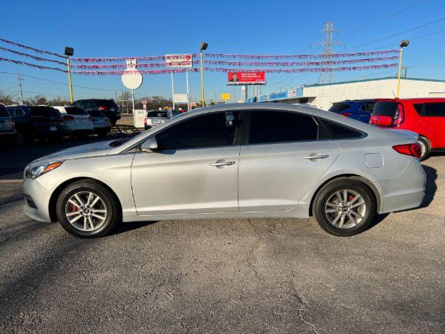 2015 SILVER Hyundai Sonata SE (5NPE24AF0FH) with an 2.4L L4 DOHC 16V engine, 7-Speed Automatic transmission, located at 2715 W Pioneer Pkwy, Arlington, TX, 76013, (817) 265-9009, 32.710262, -97.153236 - Photo#1