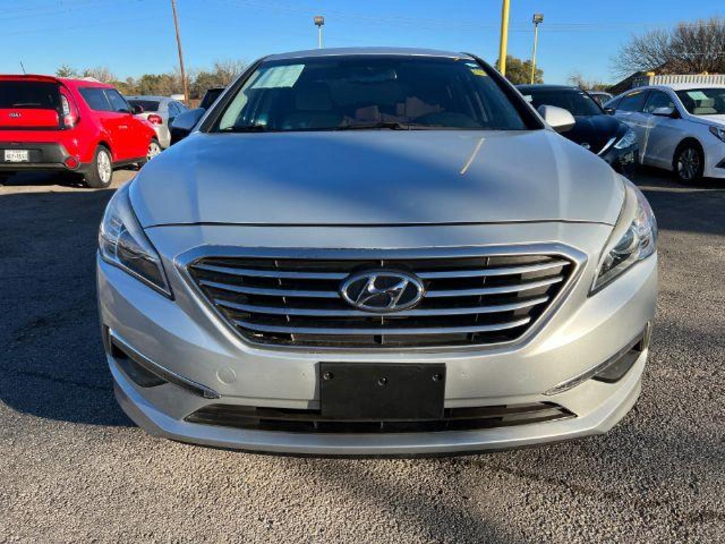 2015 SILVER Hyundai Sonata SE (5NPE24AF0FH) with an 2.4L L4 DOHC 16V engine, 7-Speed Automatic transmission, located at 2715 W Pioneer Pkwy, Arlington, TX, 76013, (817) 265-9009, 32.710262, -97.153236 - Photo#3