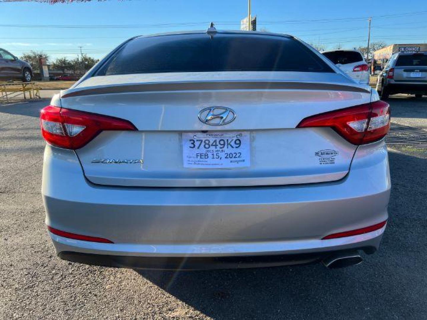 2015 SILVER Hyundai Sonata SE (5NPE24AF0FH) with an 2.4L L4 DOHC 16V engine, 7-Speed Automatic transmission, located at 2715 W Pioneer Pkwy, Arlington, TX, 76013, (817) 265-9009, 32.710262, -97.153236 - Photo#7