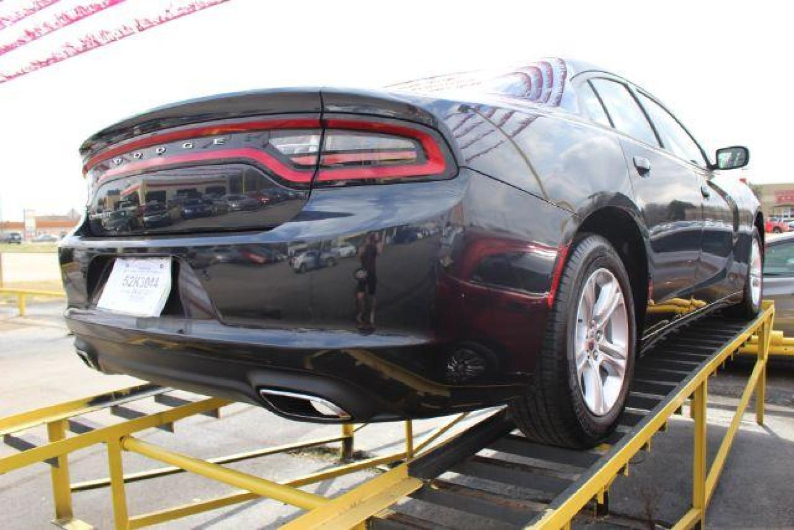 2016 BLACK Dodge Charger SE (2C3CDXBG8GH) with an 3.6L V6 DOHC 24V engine, 8-Speed Automatic transmission, located at 2715 W Pioneer Pkwy, Arlington, TX, 76013, (817) 265-9009, 32.710262, -97.153236 - Photo#5